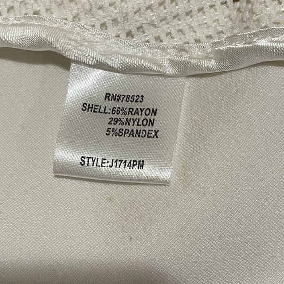 Luii & Me Inc women’s white Poncho with removable hood front zipper, size large - Picture 7 of 10